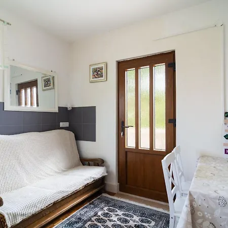 Elegant With Balcony - Two Bedroom With Balcony Sutivan