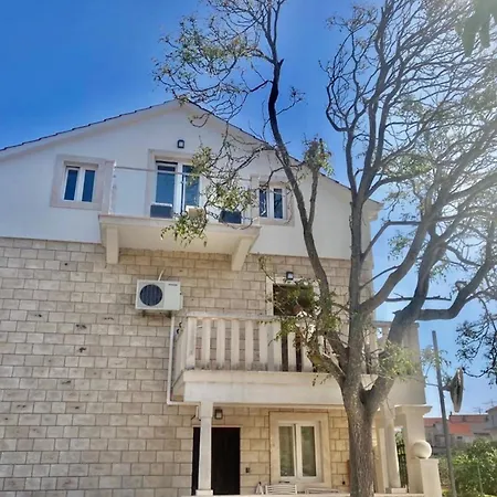 Appartement Elegant With Balcony - Two Bedroom With Balcony *