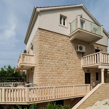 Appartement Elegant With Balcony - Two Bedroom With Balcony Sutivan