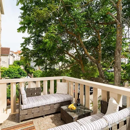 Elegant With Balcony - Two Bedroom With Balcony Sutivan
